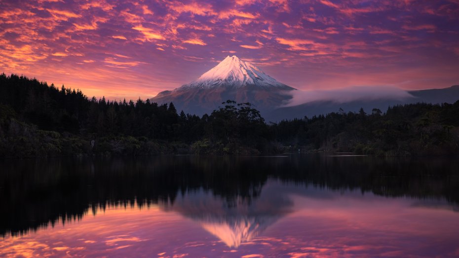 唯美雪山夕阳湖泊美景