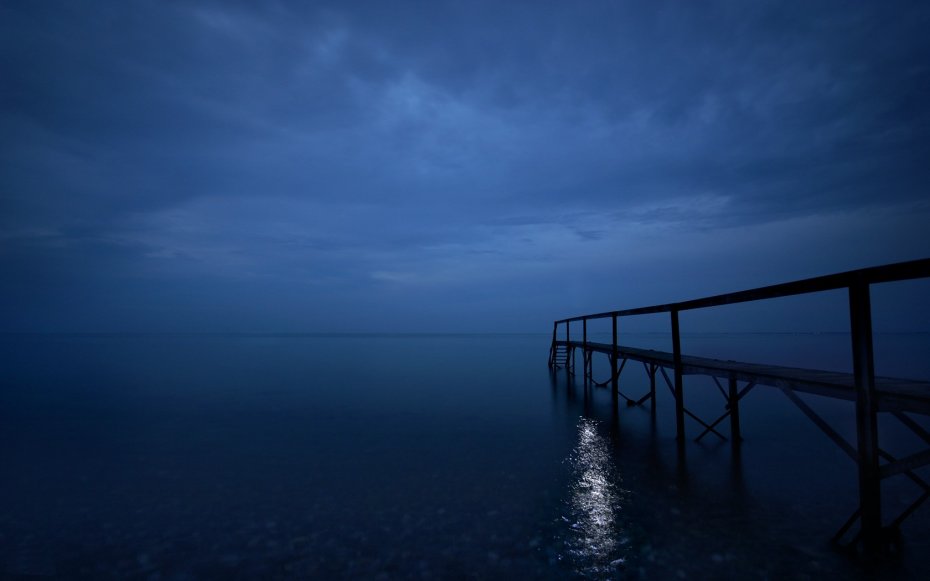 海岸码头夜景
