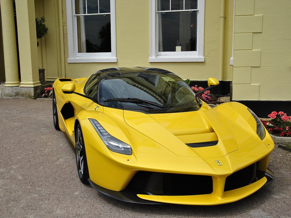 黄色法拉利LaFerrari