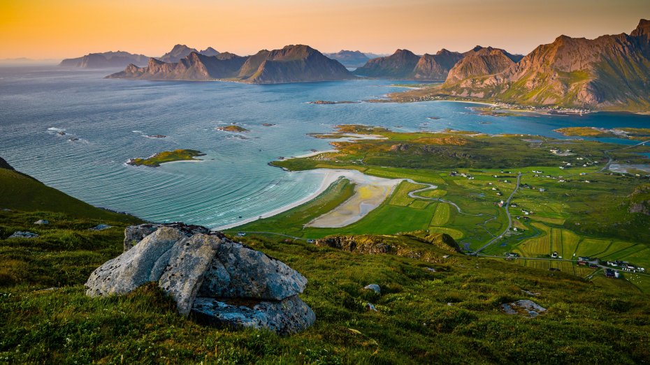 连绵山脉 海湾风景