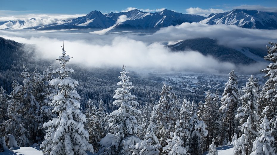 唯美雪山云雾美景