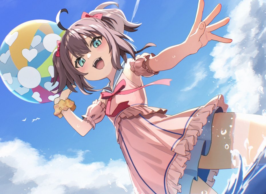 粉裙少女持彩球欢跃壁纸