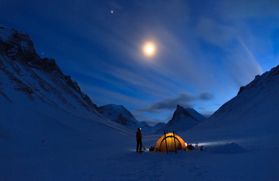 月夜 雪山 雪地露营壁纸