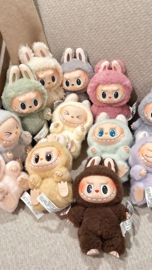 多色 Labubu 毛绒玩偶可爱风手机壁纸