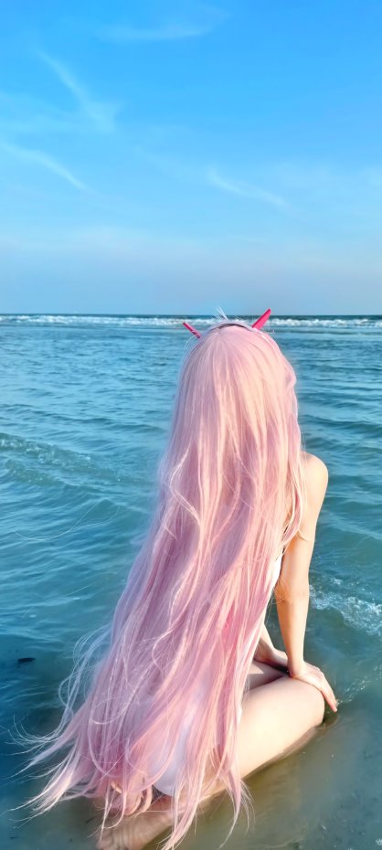 海边粉发少女清新风手机壁纸