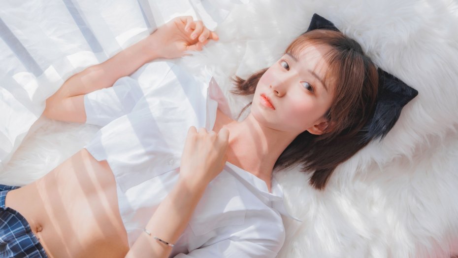 白衬衫猫耳青春少女 清新柔光居家质感写真电脑壁纸