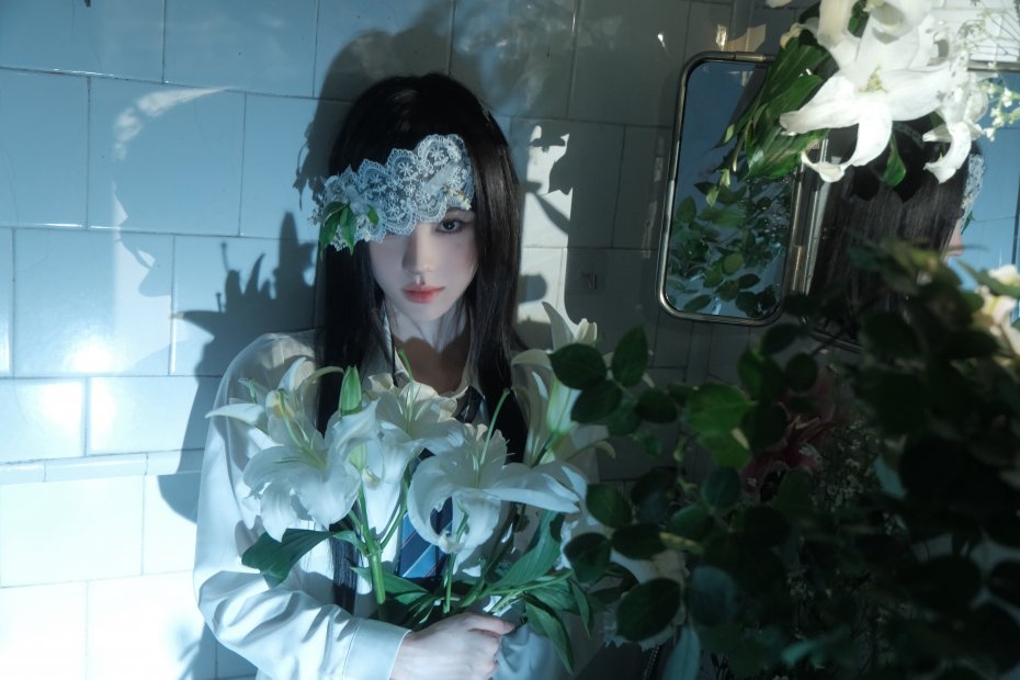 暗调浴室白花青春少女蕾丝眼罩神秘氛围艺术摄影微风格电脑壁纸