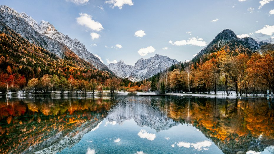 皑皑雪峰彩林碧波倒影秋日绝美自然景致电脑壁纸