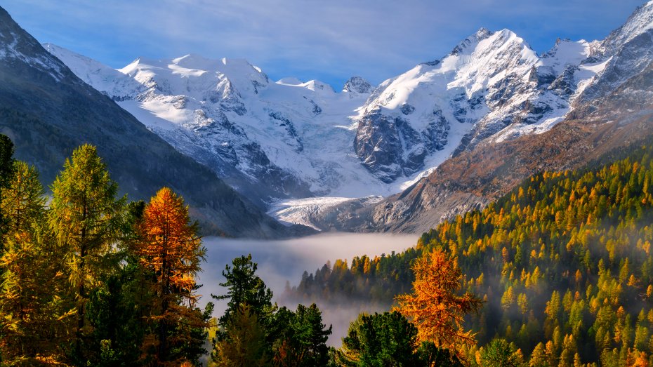阿尔卑斯山脉雪峰秋林云层海壮丽高山景观高清自然电脑壁纸