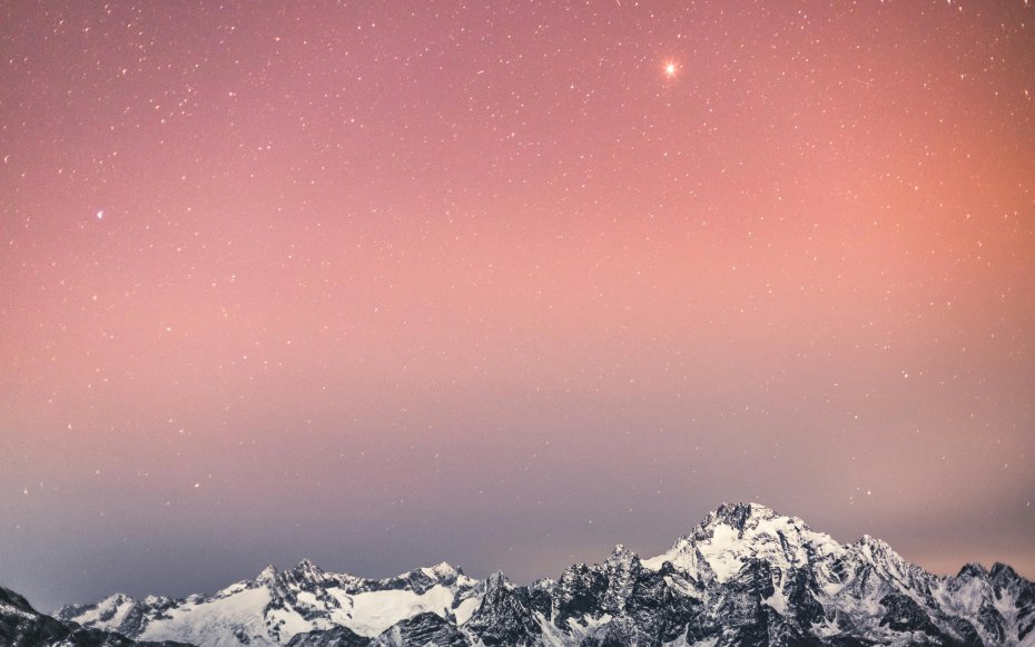 雪峰之巅粉紫色满天星斗璀璨星河天然美景电脑壁纸
